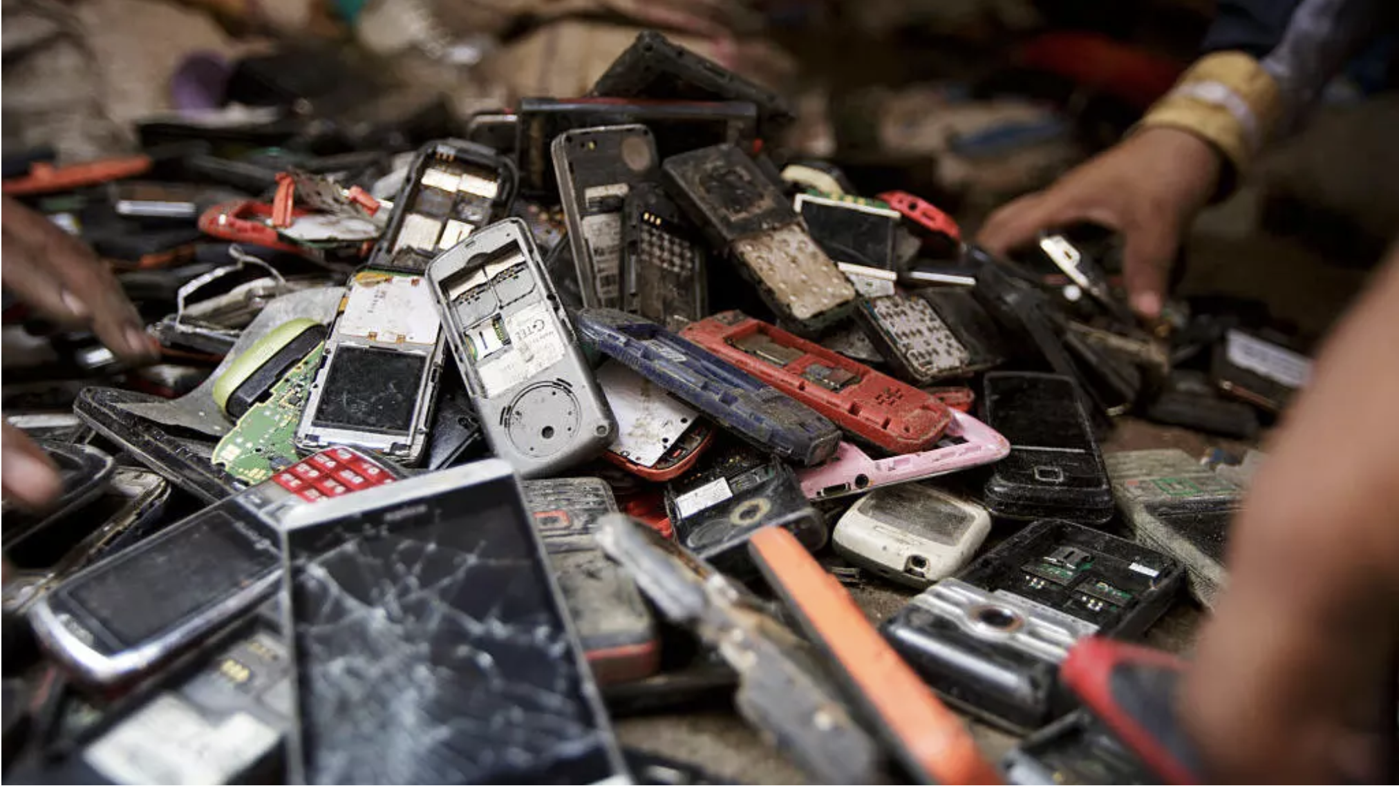 Où finit votre ancien téléphone ? Les déchets électroniques, un problème qui grandit en silence